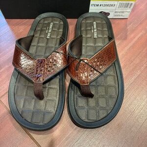 NWT Kenneth Cole leather flip flop sandals